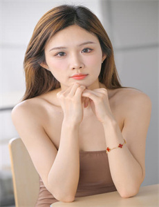 《人禽伦交短篇小说-18禁美女把腿扒开无遮挡》